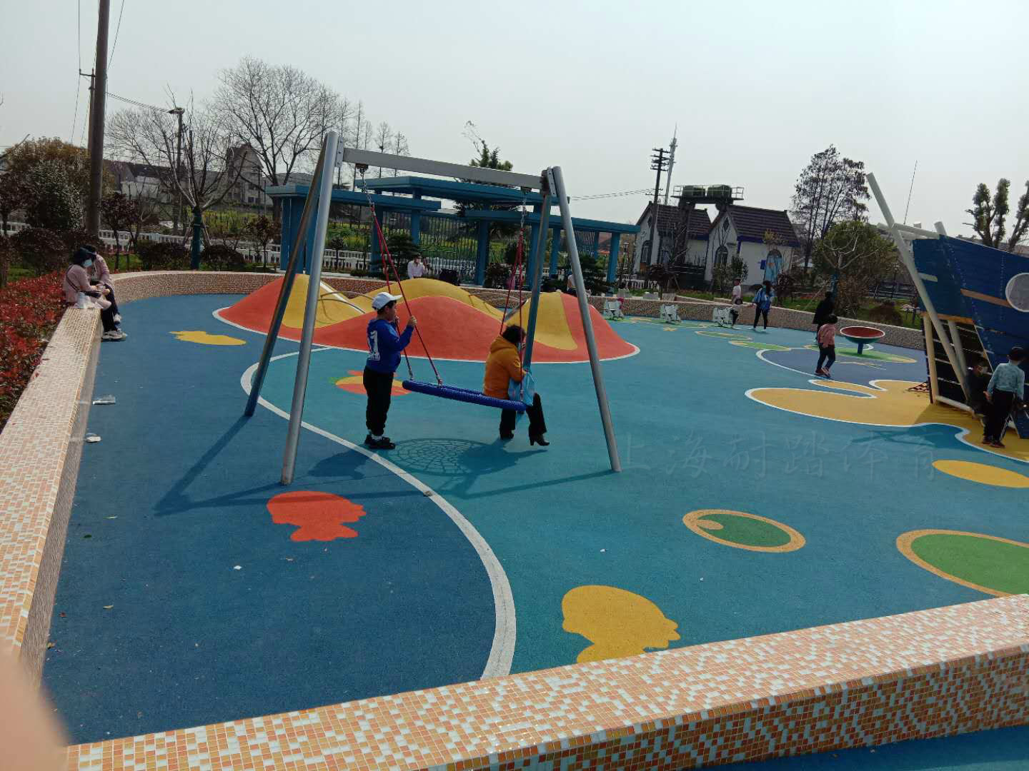 小区公园儿童游乐场设施设备塑胶地坪EPDM塑胶跑道施工